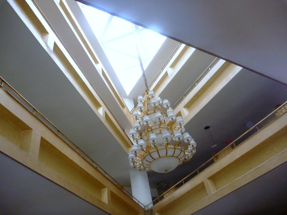 Von der Lobby zur 2. Etage Beach Albatros Resort