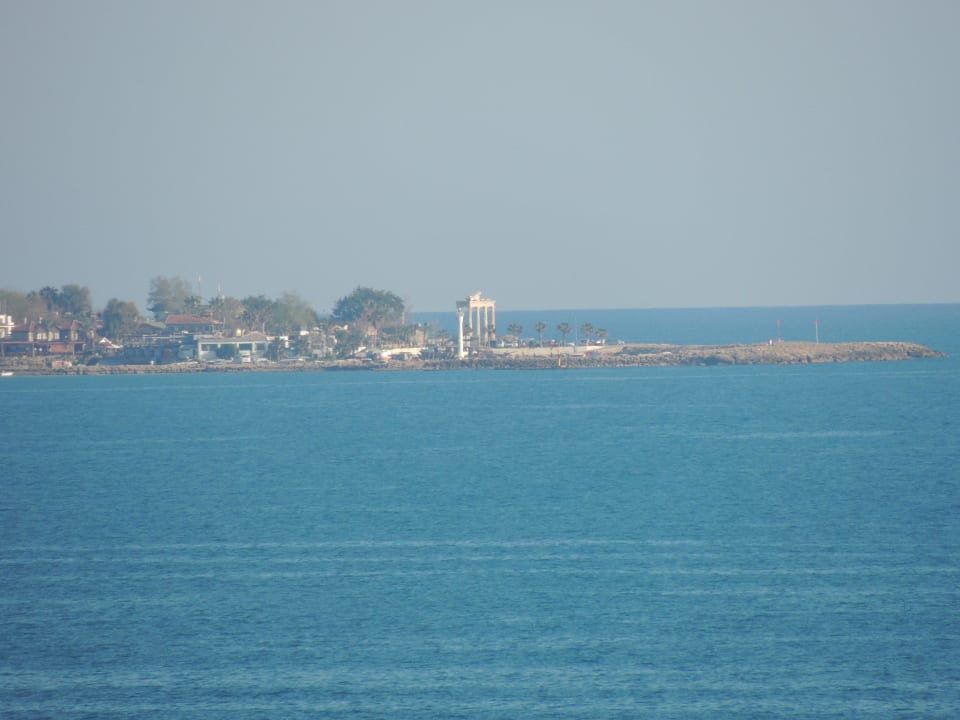 Der Blick vom Balkon auf's antike Side Commodore Elite Suites & Spa - Adults only