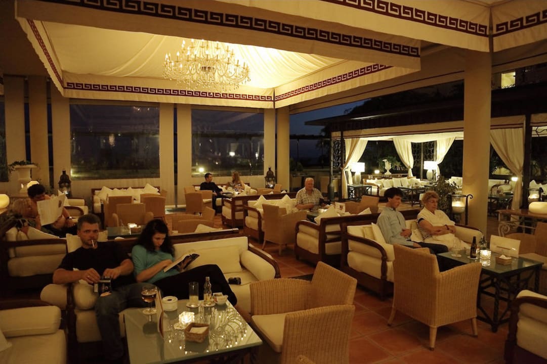 Hotelbar am Abend Iberostar Selection Anthelia