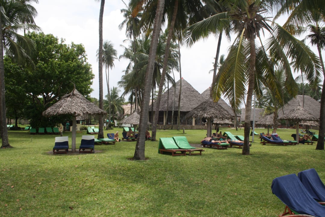 Gartenanlage Neptune Village Beach Resort & Spa