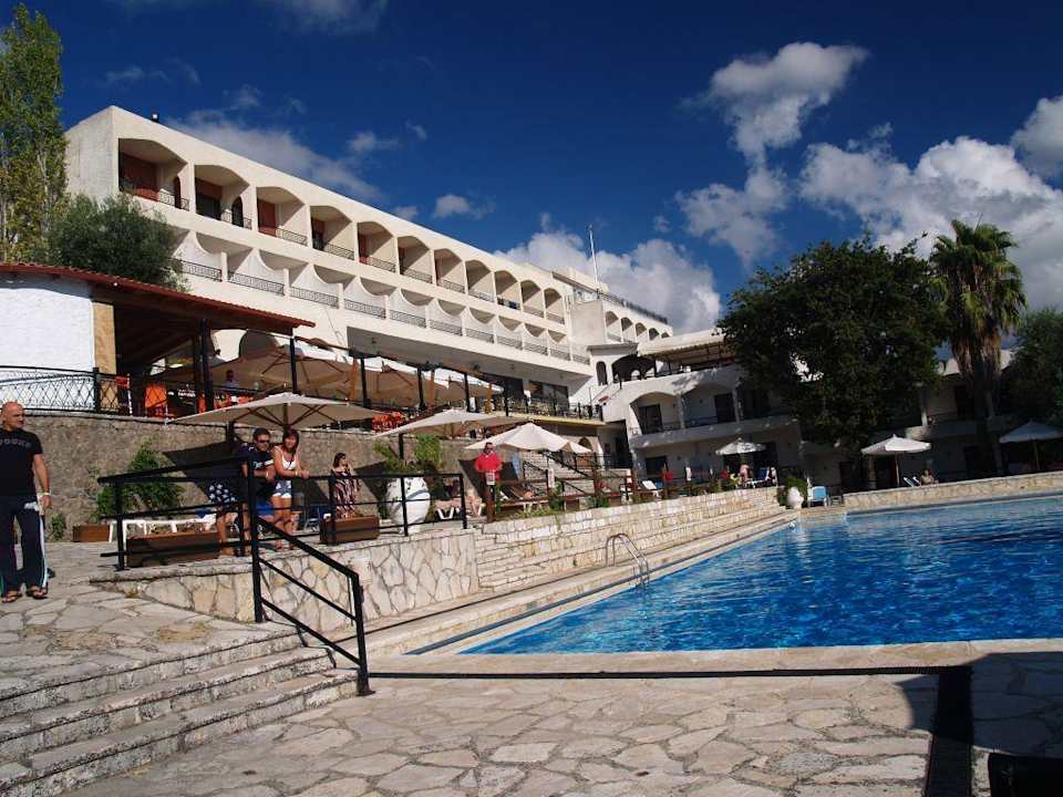 Hotel von der Auffahrt her gesehen Magna Graecia