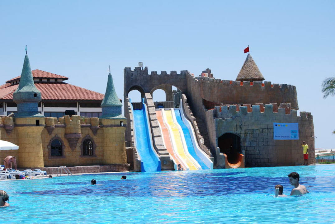 Widok na basen TUI BLUE Palm Garden