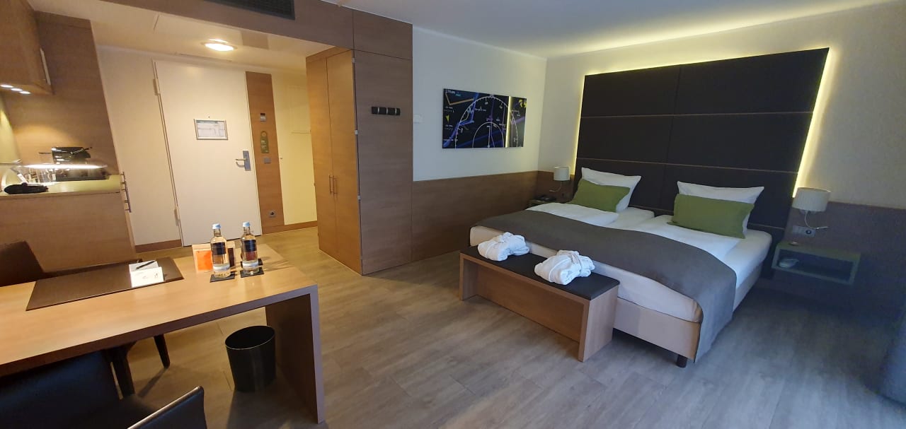 Zimmer Lindner Düsseldorf Airport, part of JdV by Hyatt