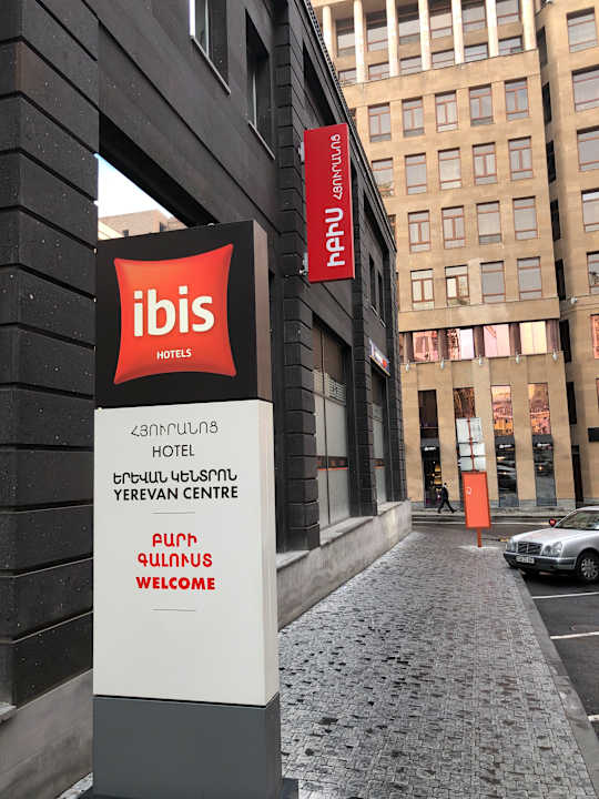 Außenansicht Ibis Yerevan Center Hotel
