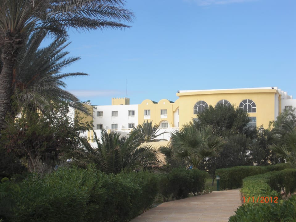 Weg vom Strand ins Hotel Djerba Castille