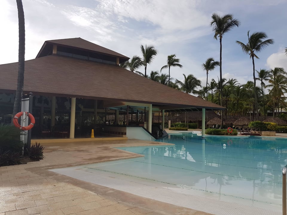 Buffetrestaurant mit der Bar und Poolbar Grand Palladium Punta Cana Resort & Spa