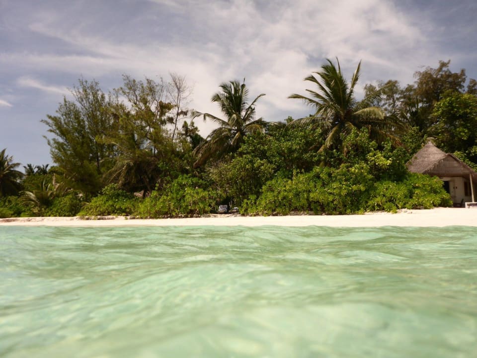 Blick als Schnorchler auf Bathala Sandies Bathala Maldives
