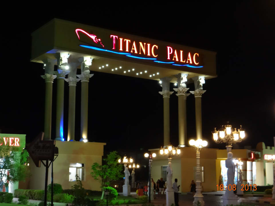 Brama wjazdowa Hotel Titanic Palace