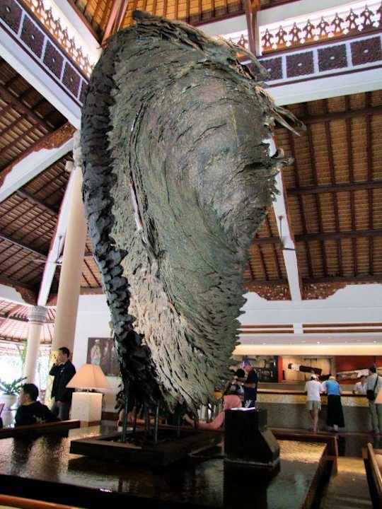 Skulptur in der Lobby, Padma Padma Resort Legian