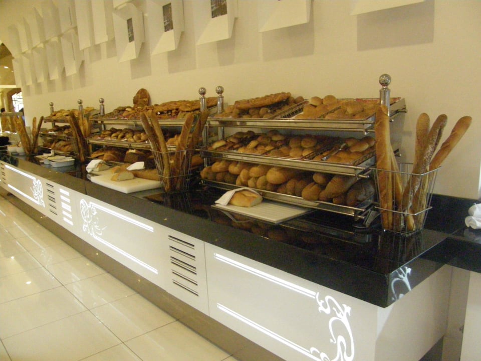 Pult s chlebom Hotel Delphin Imperial