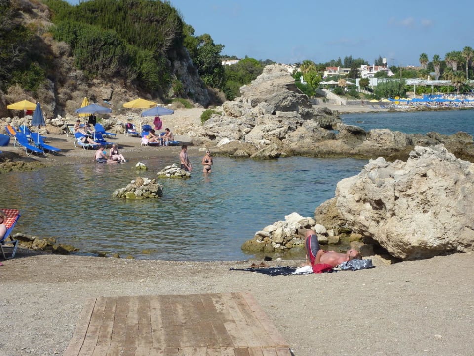 Kleine Bucht am Hausstrand Kresten Palace Hotel