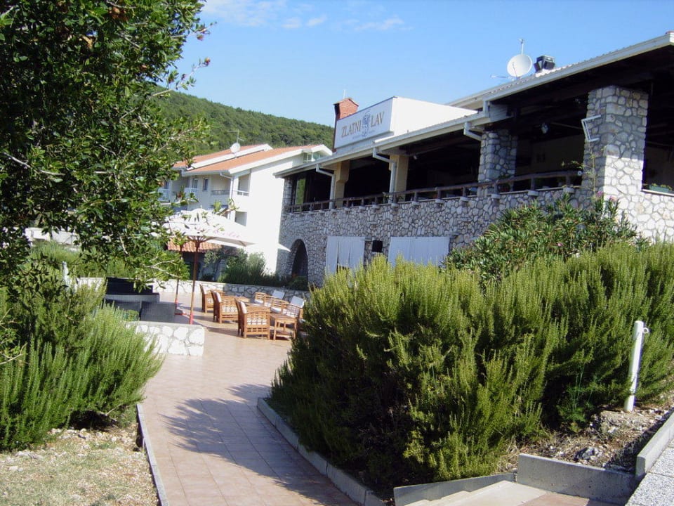 Blick auf das Restaurant Hotel Zlatni Lav