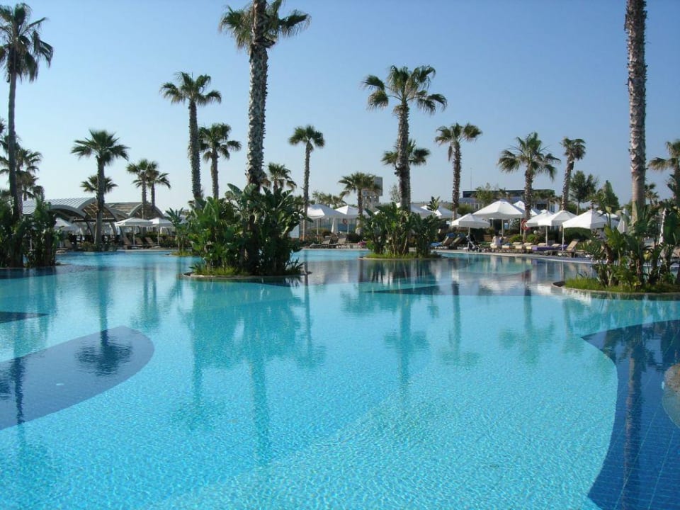 Pool area Susesi Luxury Resort