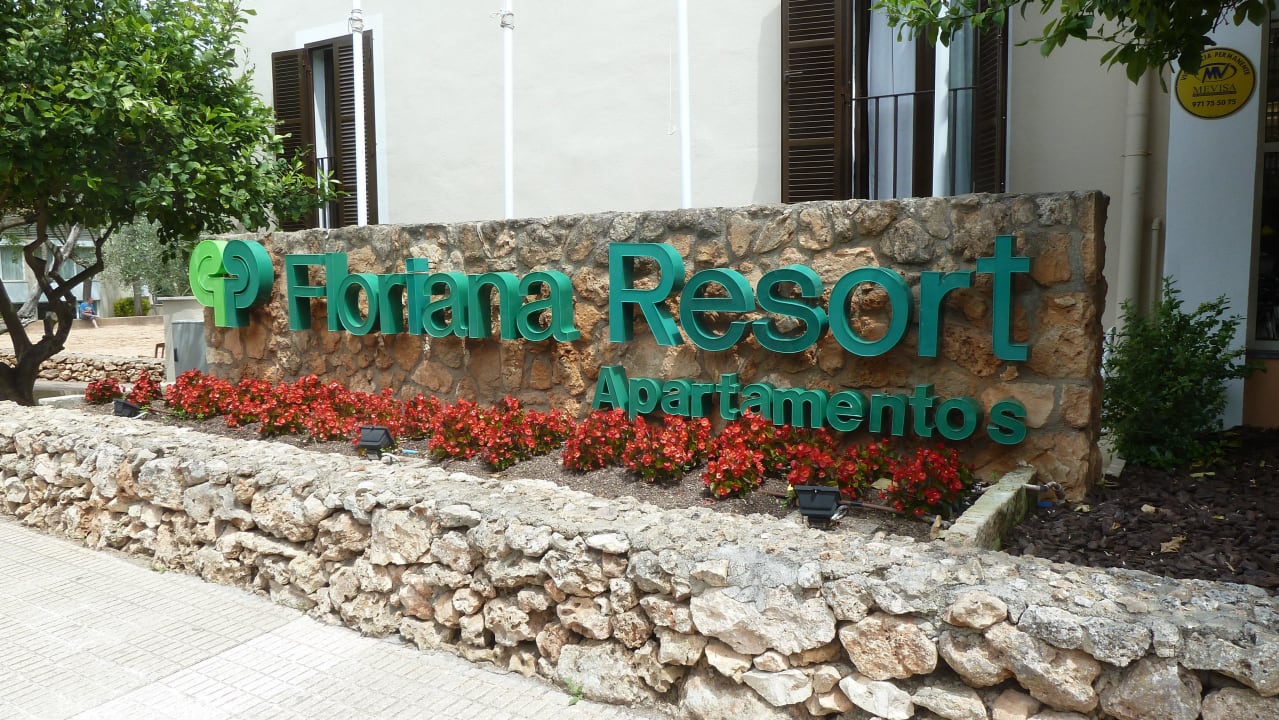 Am Haupteingang Protur Floriana Resort Aparthotel