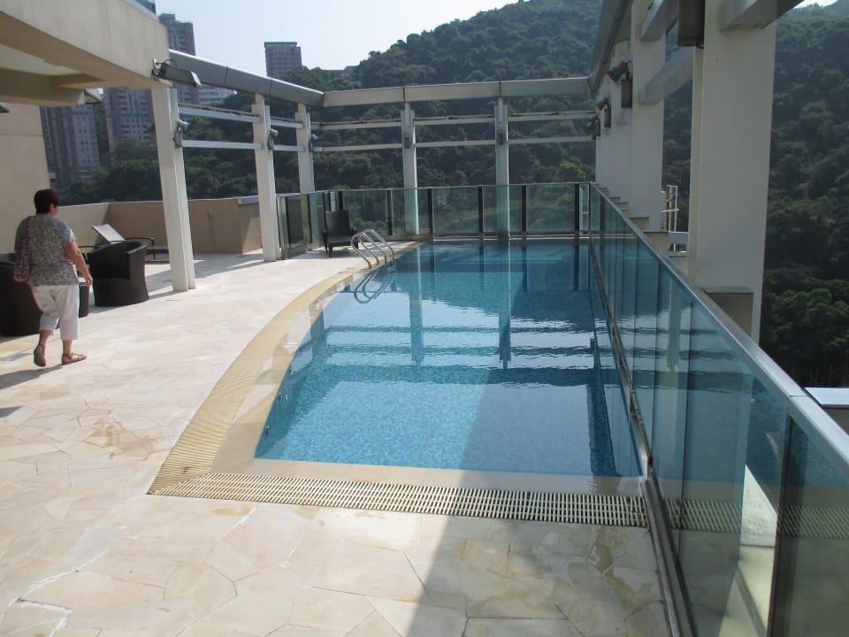 Pool auf dem 39. Stock L'Hotel Causeway Bay Harbour View