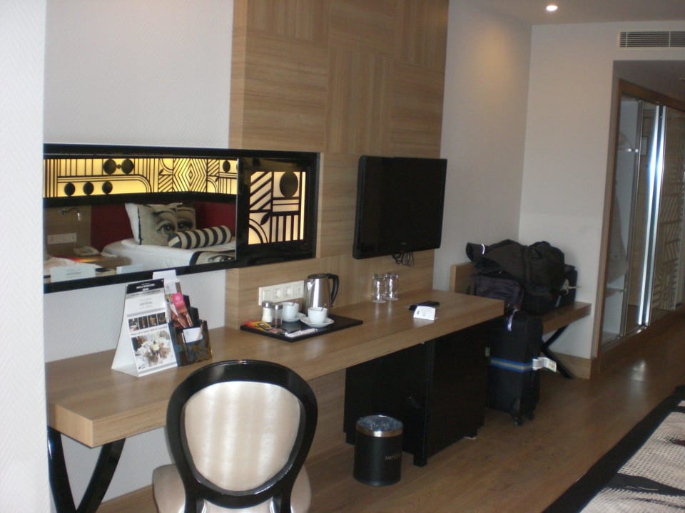 Schreibtisch, TV Hotel Delphin Imperial