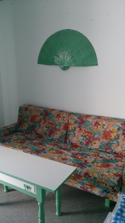 Sofa mit entsprechendem Tisch Atlantic Mirage Suites & Spa - Adults only