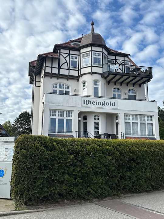 Außenansicht Villa Rheingold