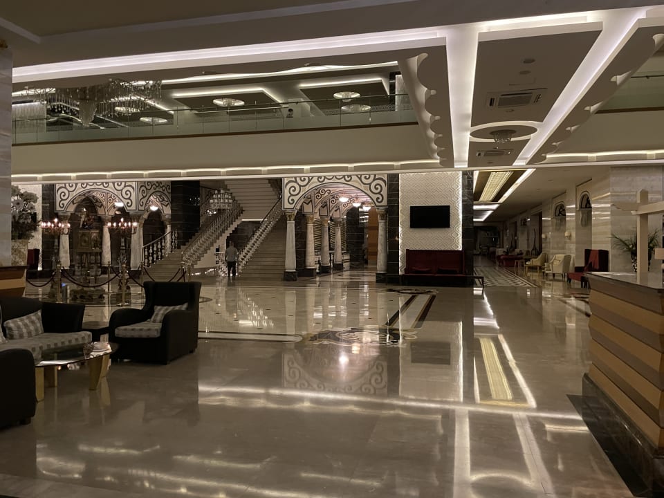 Lobby Royal Holiday Palace