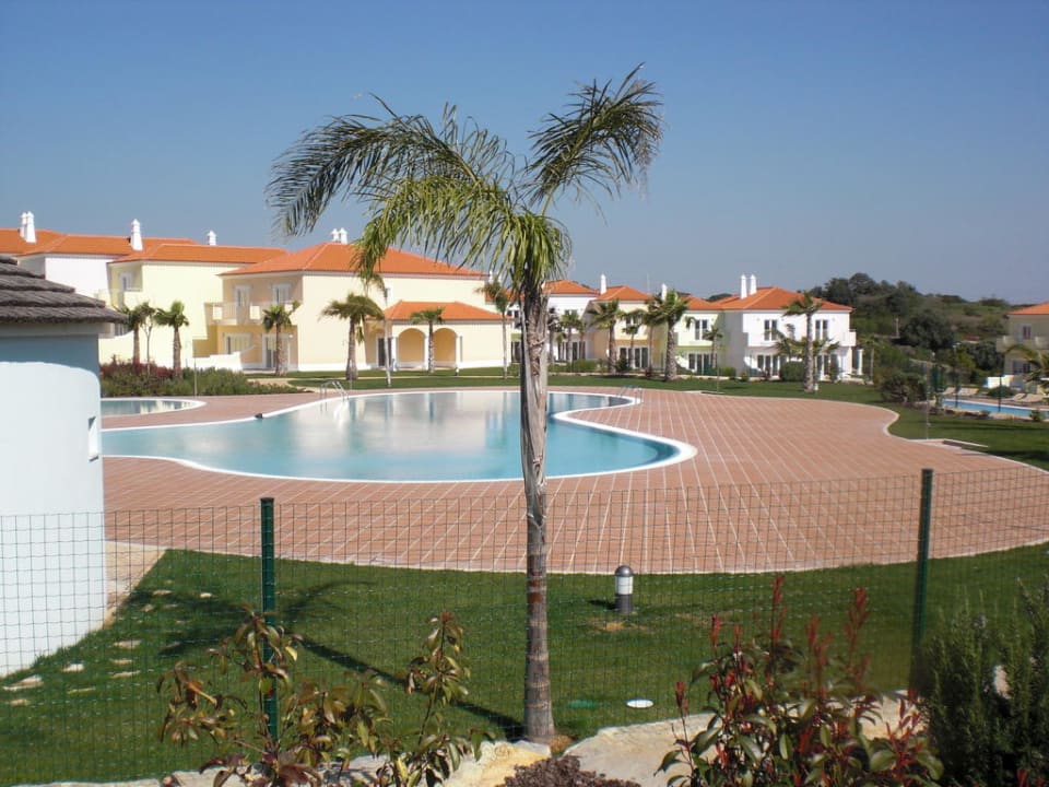 Poolansicht Hotel Eden Villas and Apartments