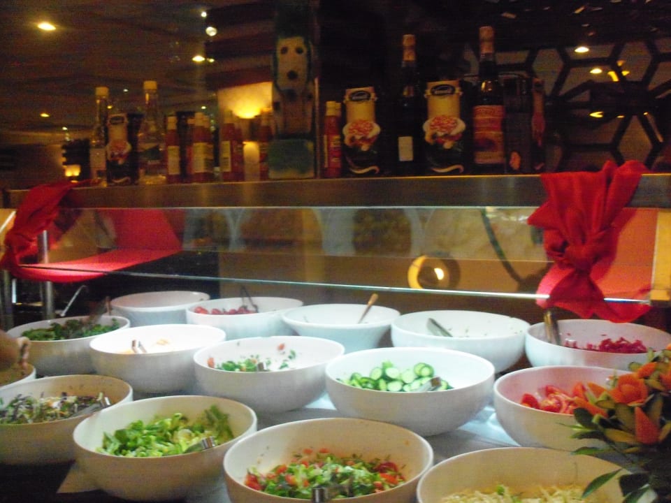 Leckeres Salatbüffet Seaden Corolla Hotel