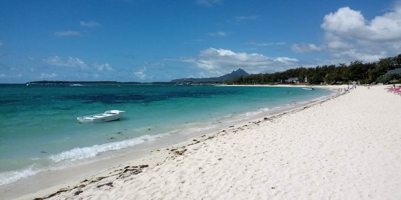 Strand Friday Attitude