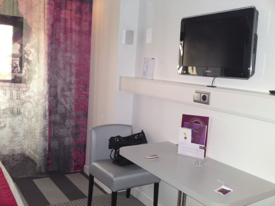 Teil des Ziimmers Mercure Paris Montmartre Sacré Coeur