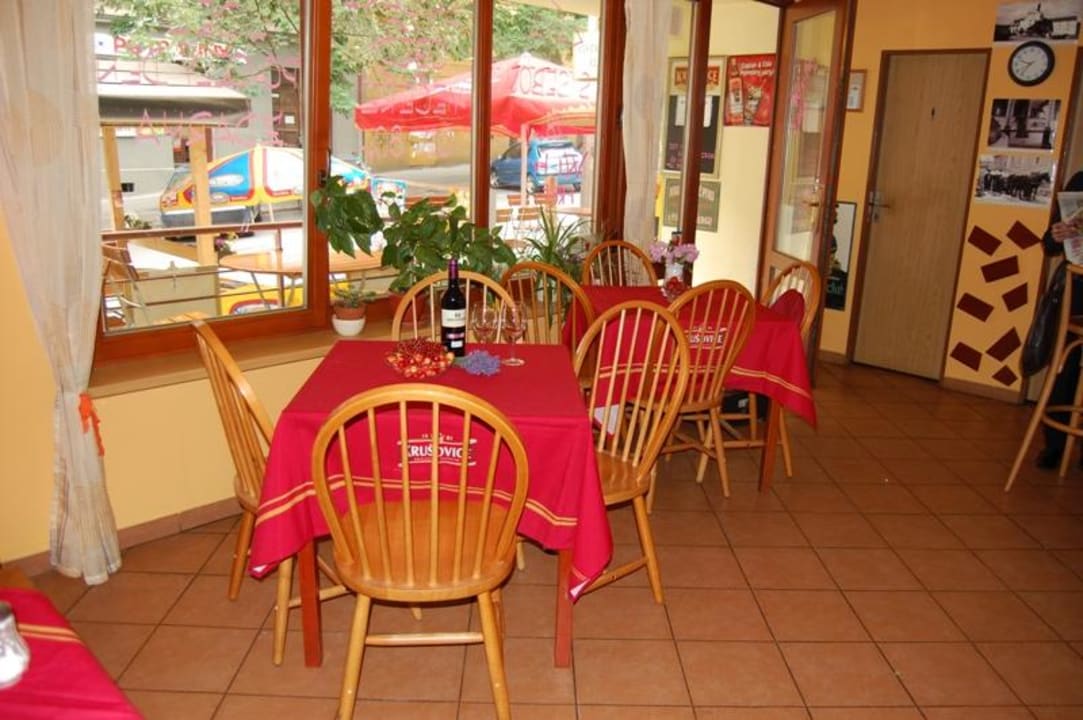 Posezení v restauraci Alpin 1. Alpin Pension