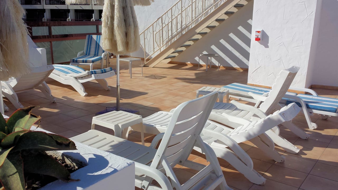 FKK-Terrasse in der 9. Etage Seaside Hotel Sandy Beach