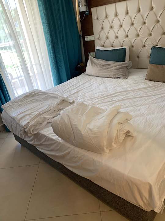 Zimmer Kamelya Aishen Club