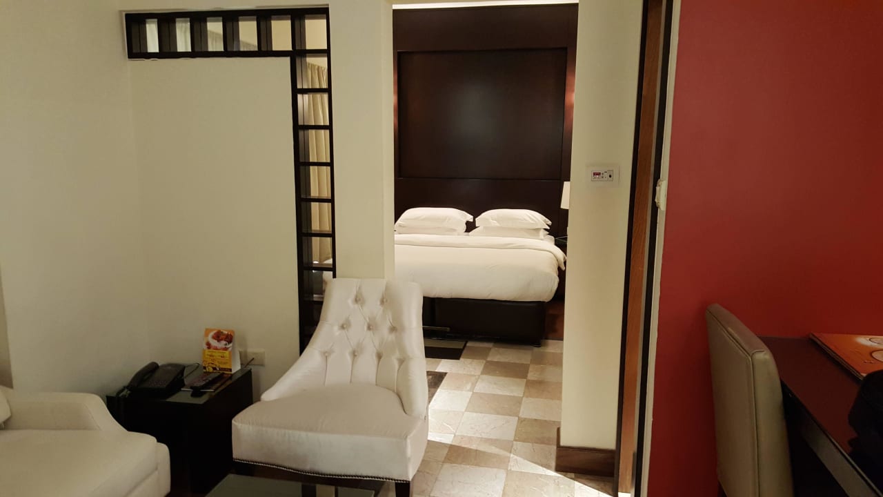 Blick ins Schlafzimmer Hotel Number One Tower Suites