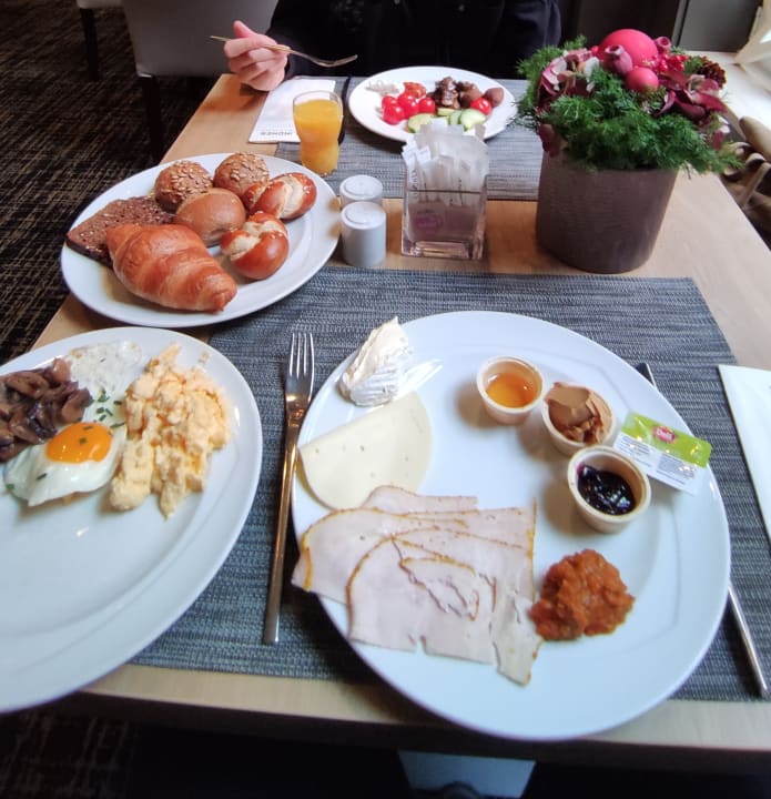 Gastro Lindner Hotel Cologne City Plaza, part of JdV by Hyatt