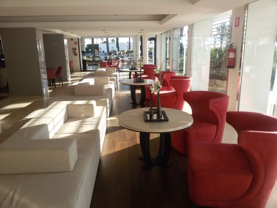 Eingangsbereich sehr geschmackvoll und bequem allsun Hotel Bahia del Este