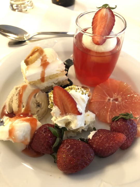 Gastro Hotel Theartemis Palace