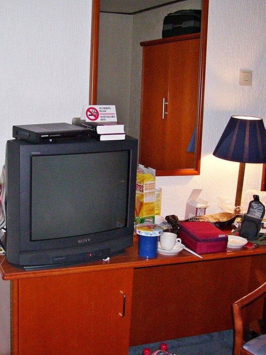 Schreibtisch mit Fernseher Hotel De Beurs