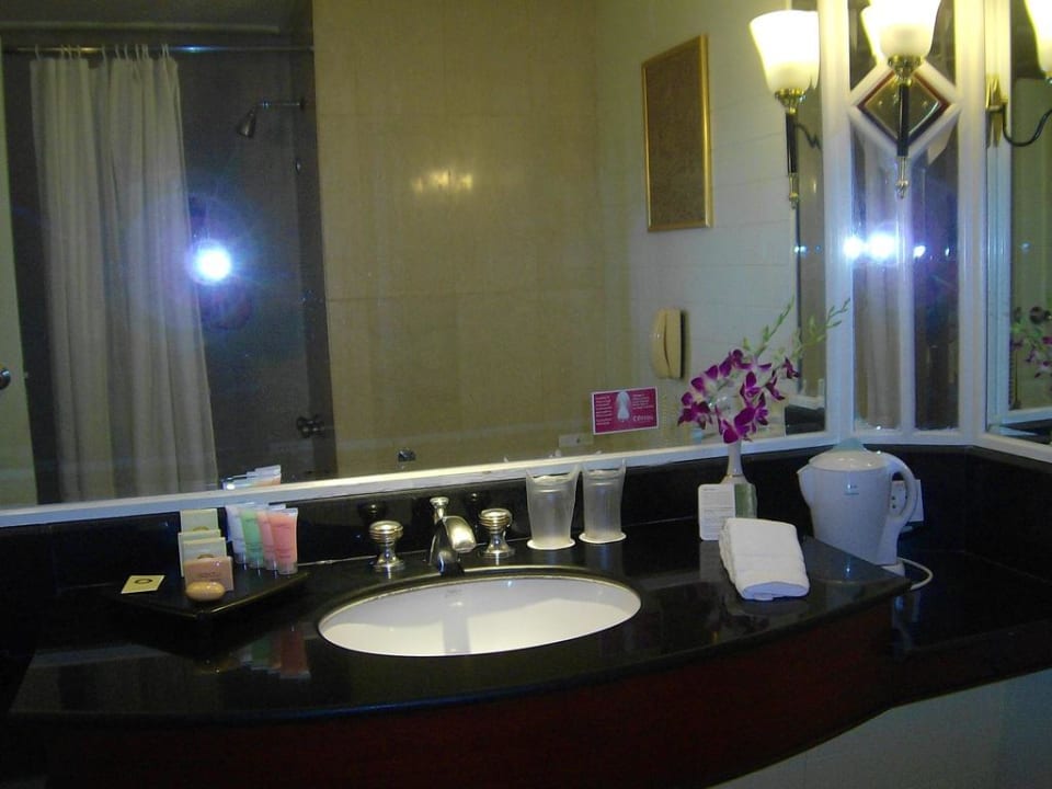 Bad Centara Grand at Central Plaza Ladprao Bangkok