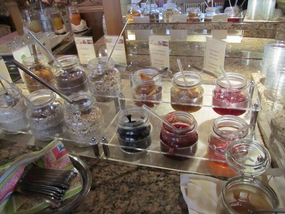 Frühstücksbuffet Teilansicht Flair Hotel Weinstube Lochner