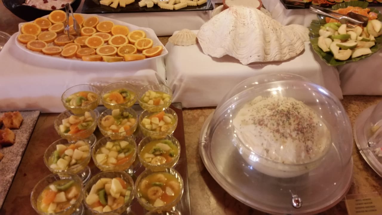 Täglich wechseltes Buffet  Orpheas Resort - Adults Only