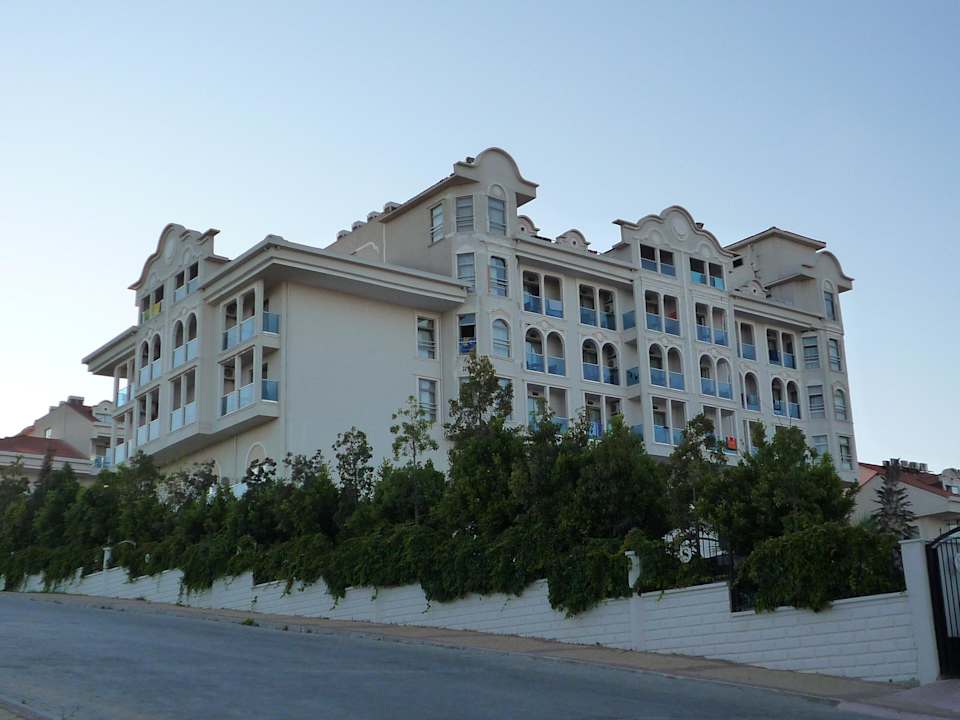 Leichte Steigung vom Strand zum Hotel Hotel Sultan of Side