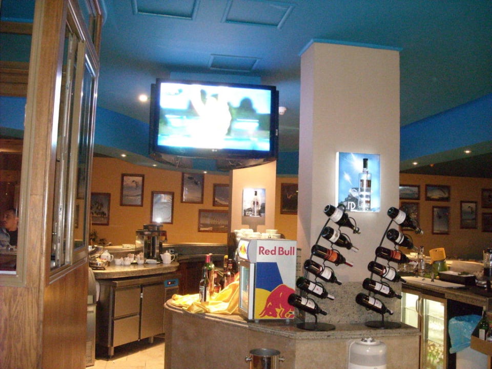 Bar The Breakers Diving & Surfing Lodge