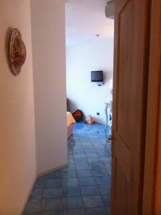 Familienzimmer Flur zum Zimmer Hotel Resort & Spa Baia Caddinas