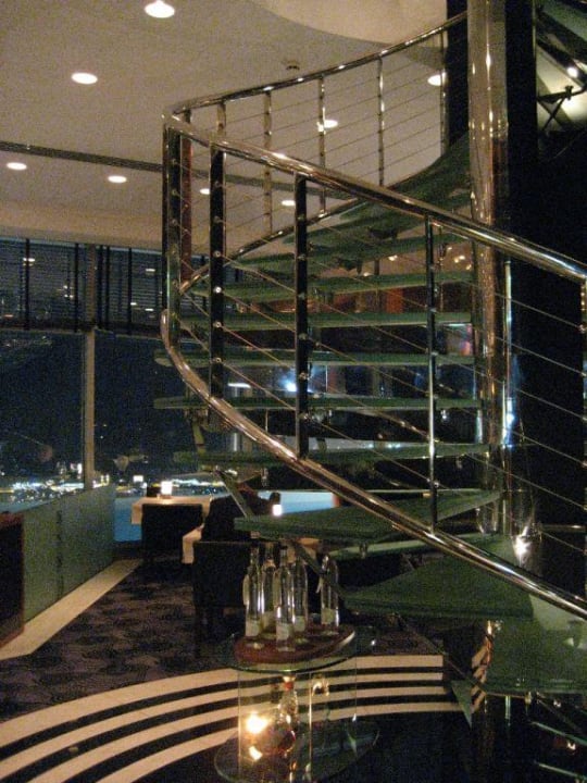 Emirates Towers, Restaurant VU´S, Baraufgang Hotel Jumeirah Emirates Towers
