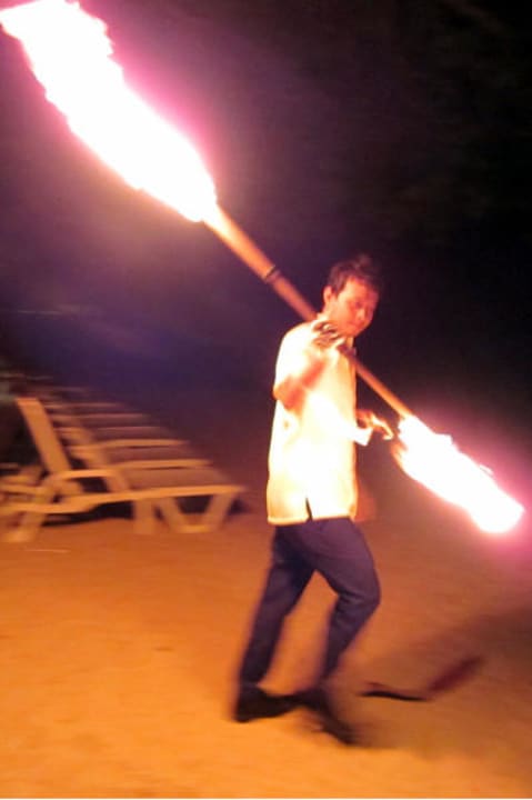 Feuerstöckchen The Fair House Beach Resort