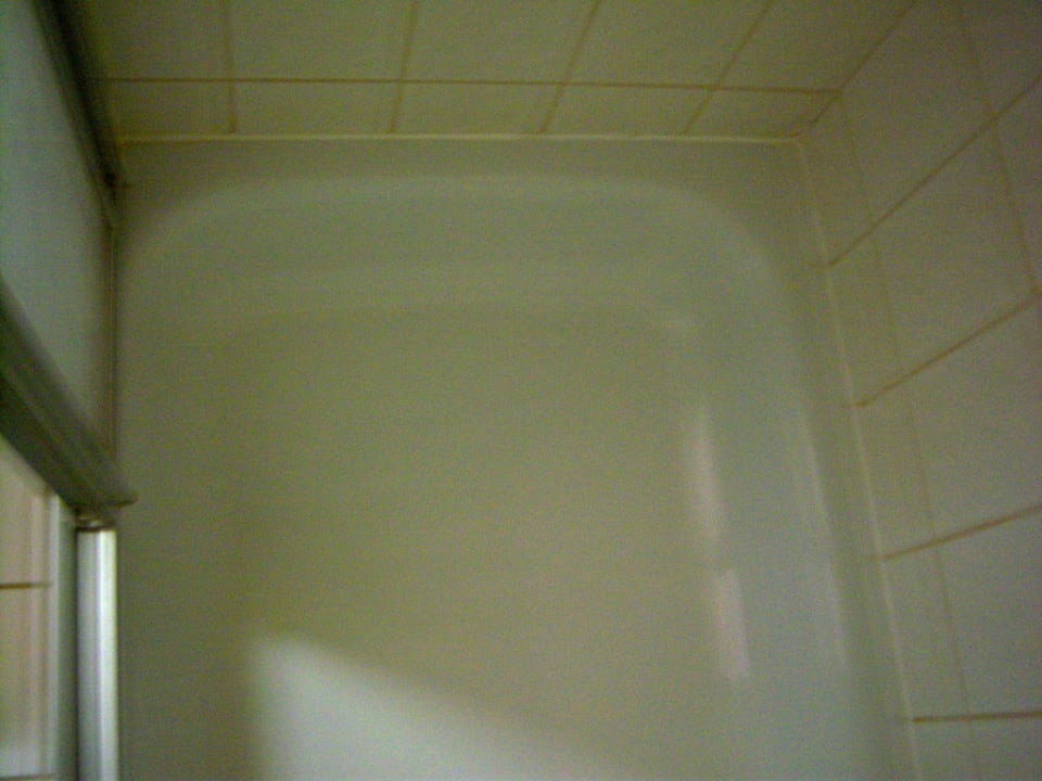 Die Dusche im Bad - sehr eng Hotel Waldhorn