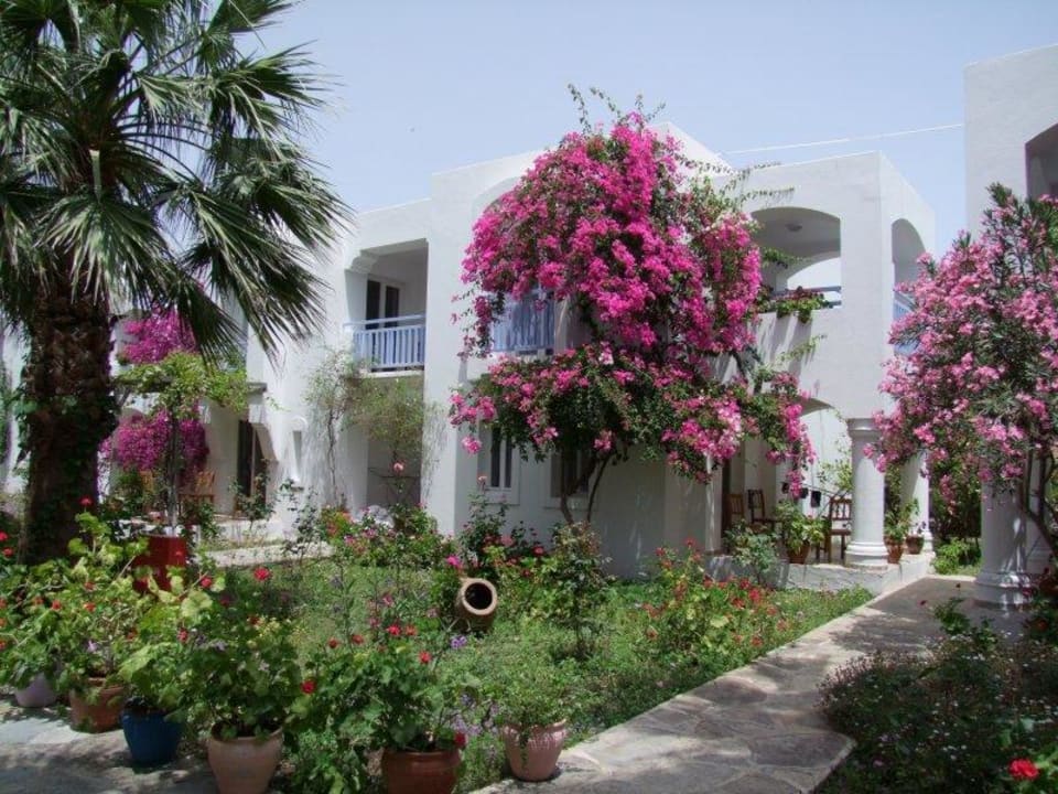 Weg zwischen den Bungalows Tamarisk Murat Hotel