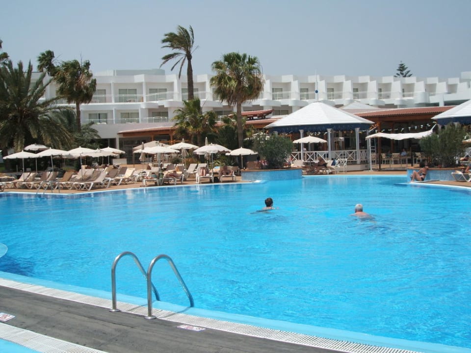 Je 2x 2 große, saubere Pools Hotel Riu Paraiso Lanzarote