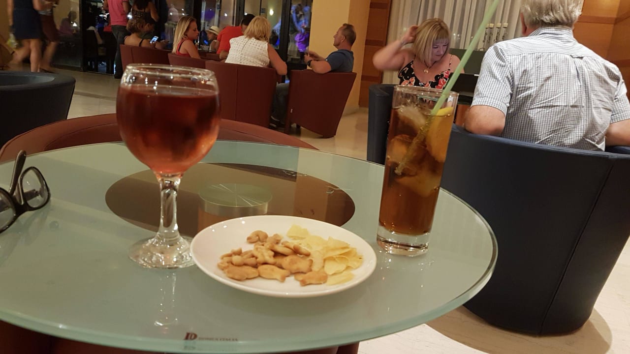 Snacks an der Bar  Hotel Calypso Beach