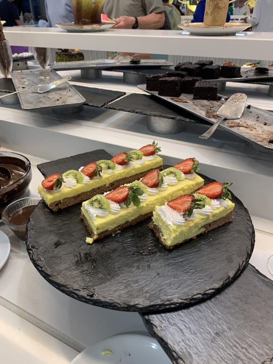 Gastro Iz Flower Side Beach Hotel