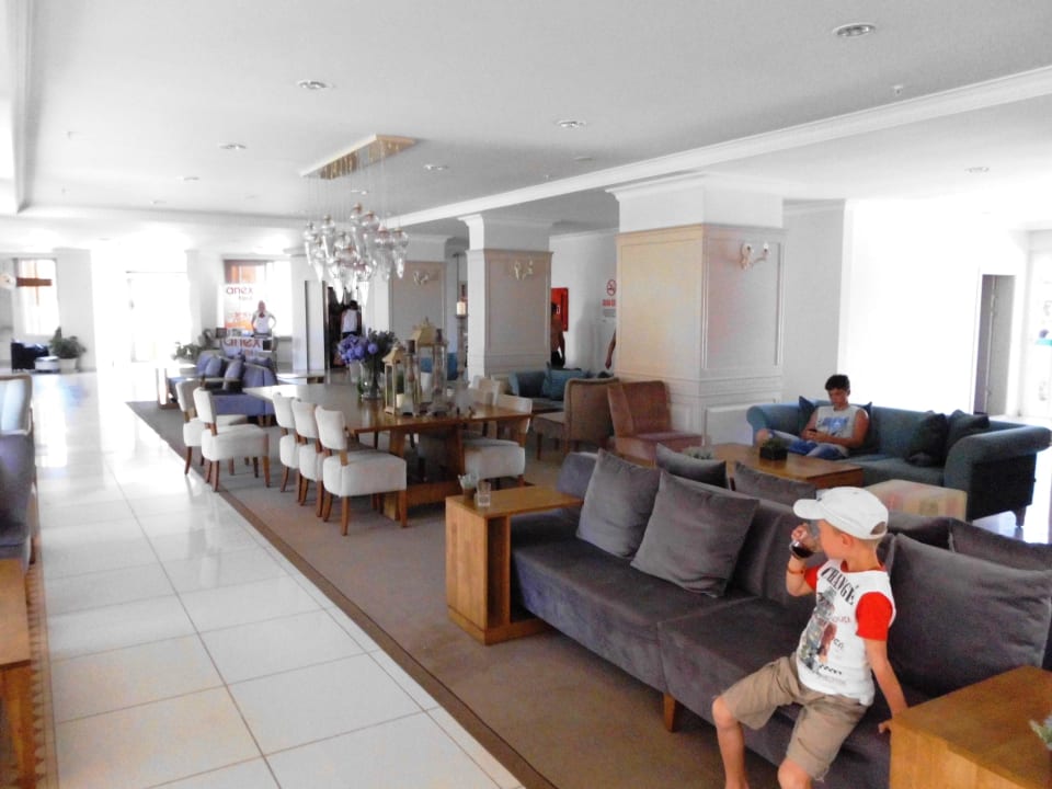 Aufenthalt in der Lobby Club Turtas Beach Hotel
