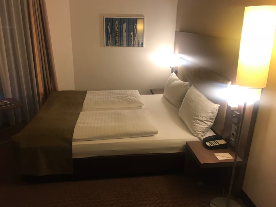 Zimmer IntercityHotel Berlin Hauptbahnhof